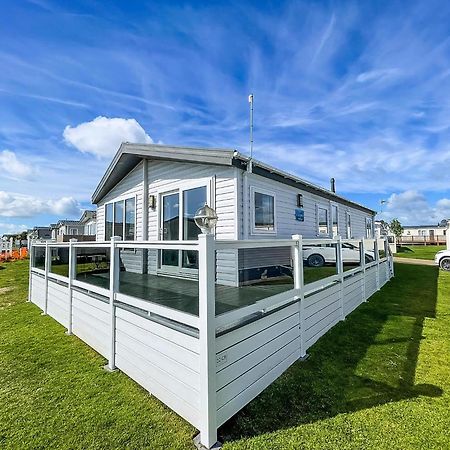 Stunning 6 Berth Lodge With Full Sea Views In Suffolk Ref 68007Cr Lowestoft Buitenkant foto