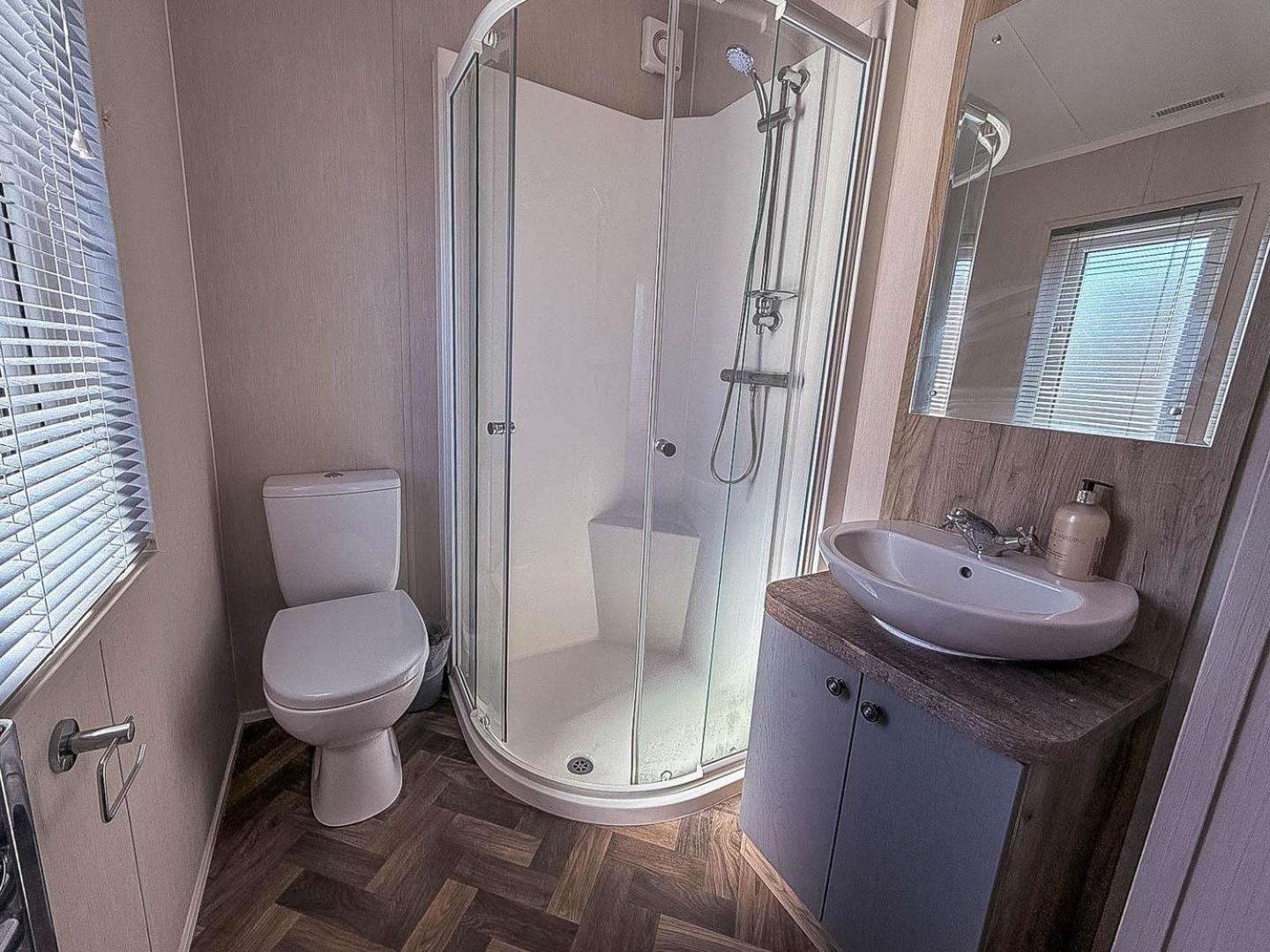 Stunning 6 Berth Lodge With Full Sea Views In Suffolk Ref 68007Cr Lowestoft Buitenkant foto